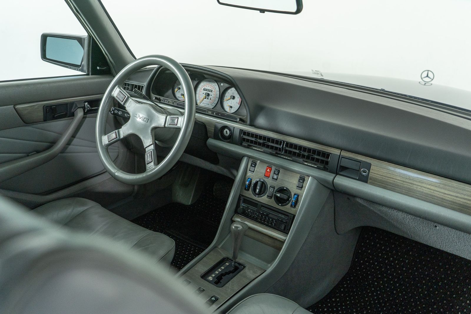 1984 Mercedes-Benz 500-Class 500 SEL — full photo 25 of 58