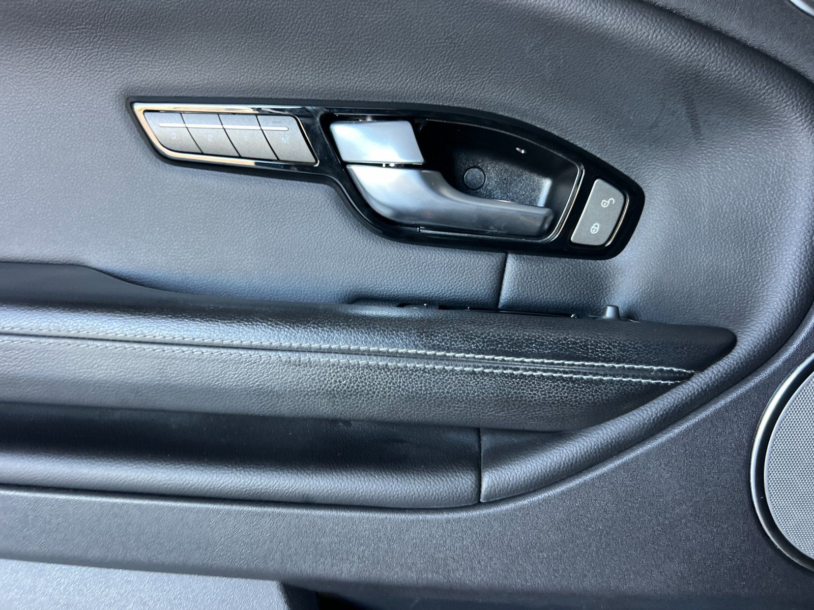2018 Land Rover Range Rover Evoque Landmark Edition — full photo 10 of 28