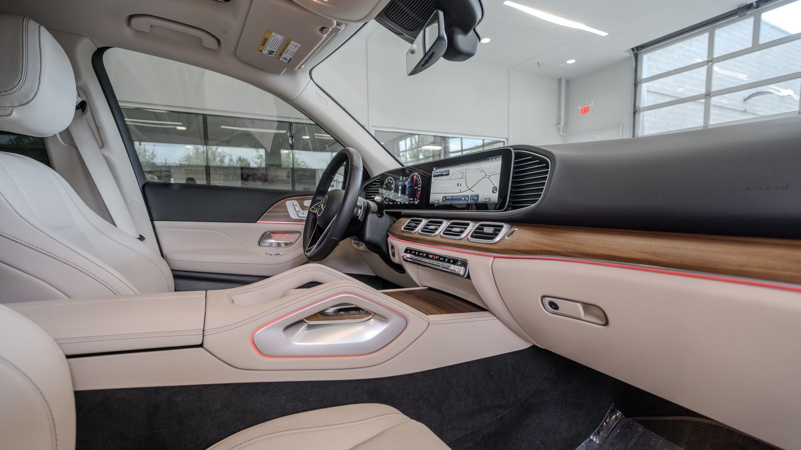 2025 Mercedes-Benz GLE GLE 450e — full photo 16 of 34