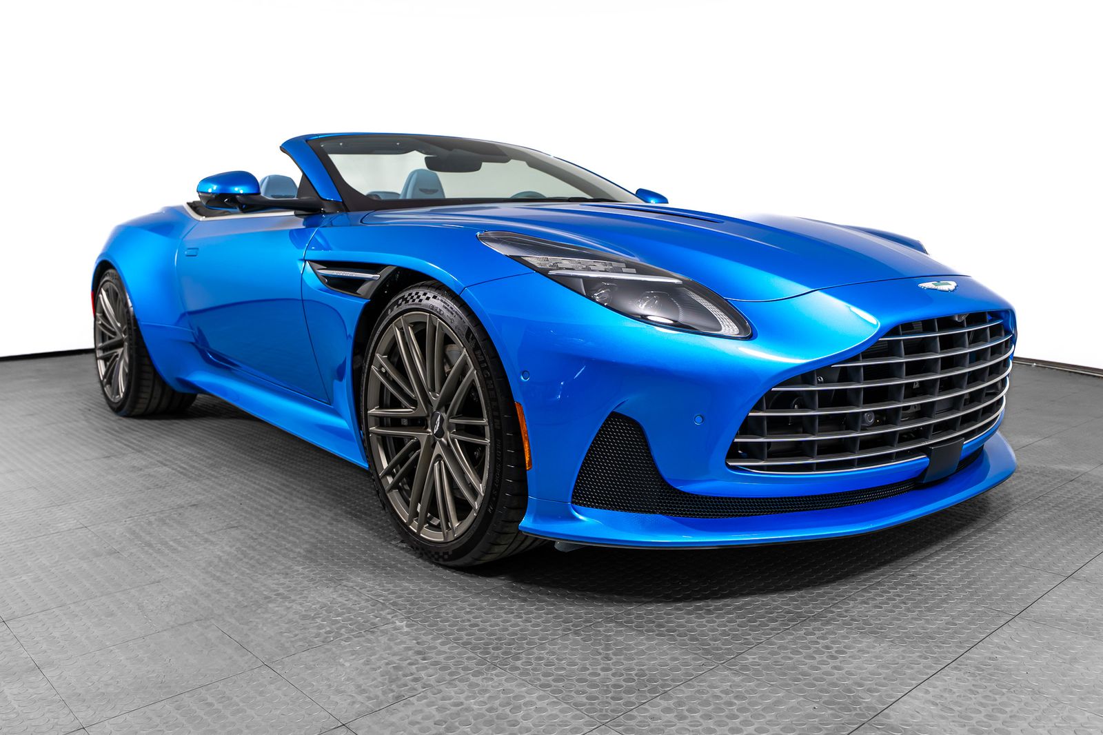 2024 Aston Martin DB12 Volante — full photo 50 of 55