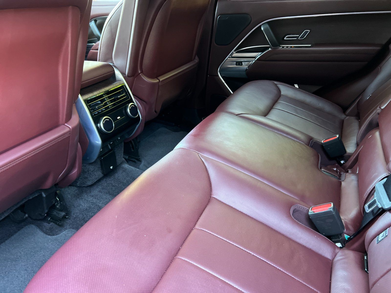 2024 Land Rover Range Rover SE — full photo 11 of 28