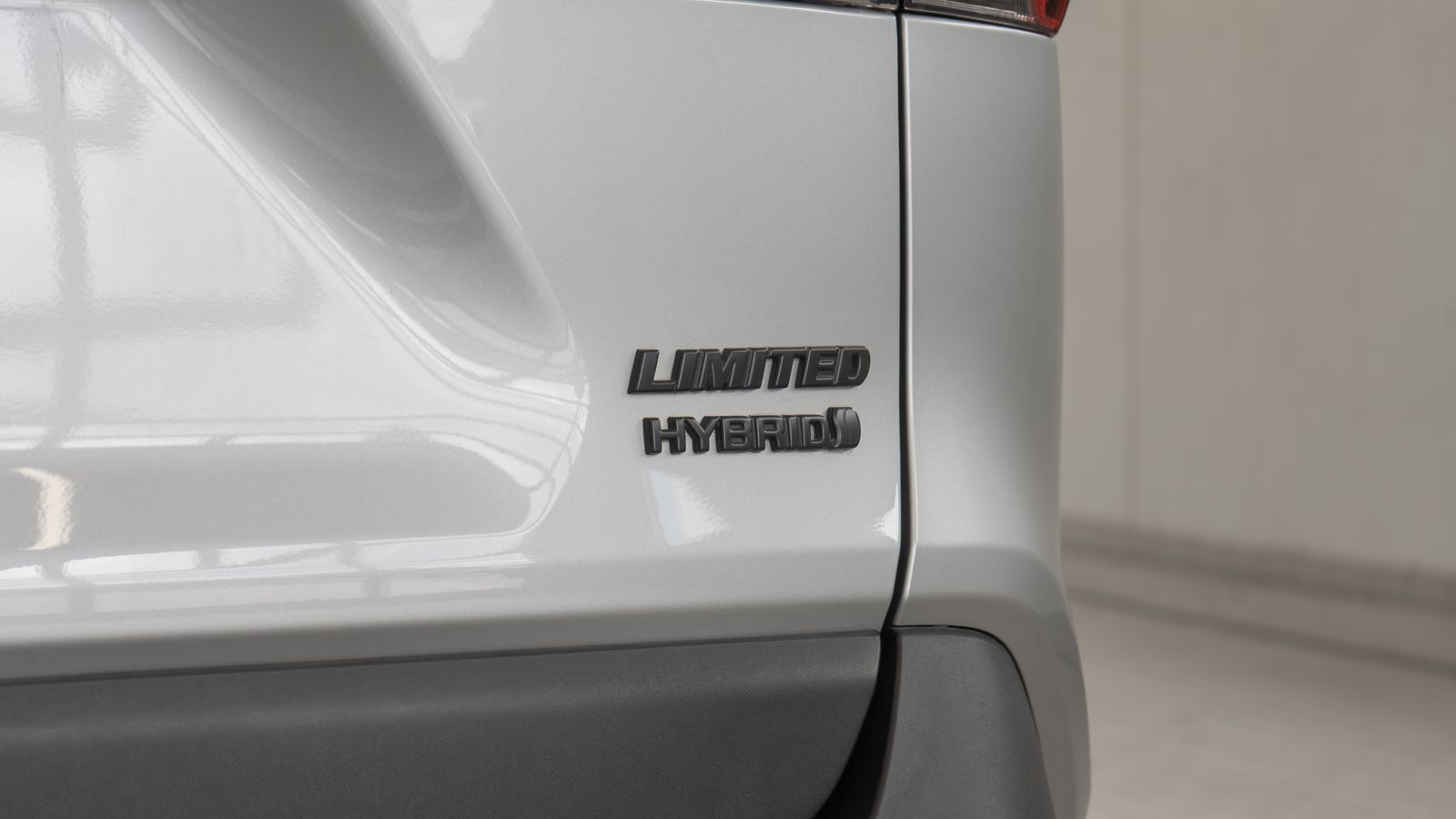 2024 Toyota RAV4 Hybrid Limited — full photo 24 of 35