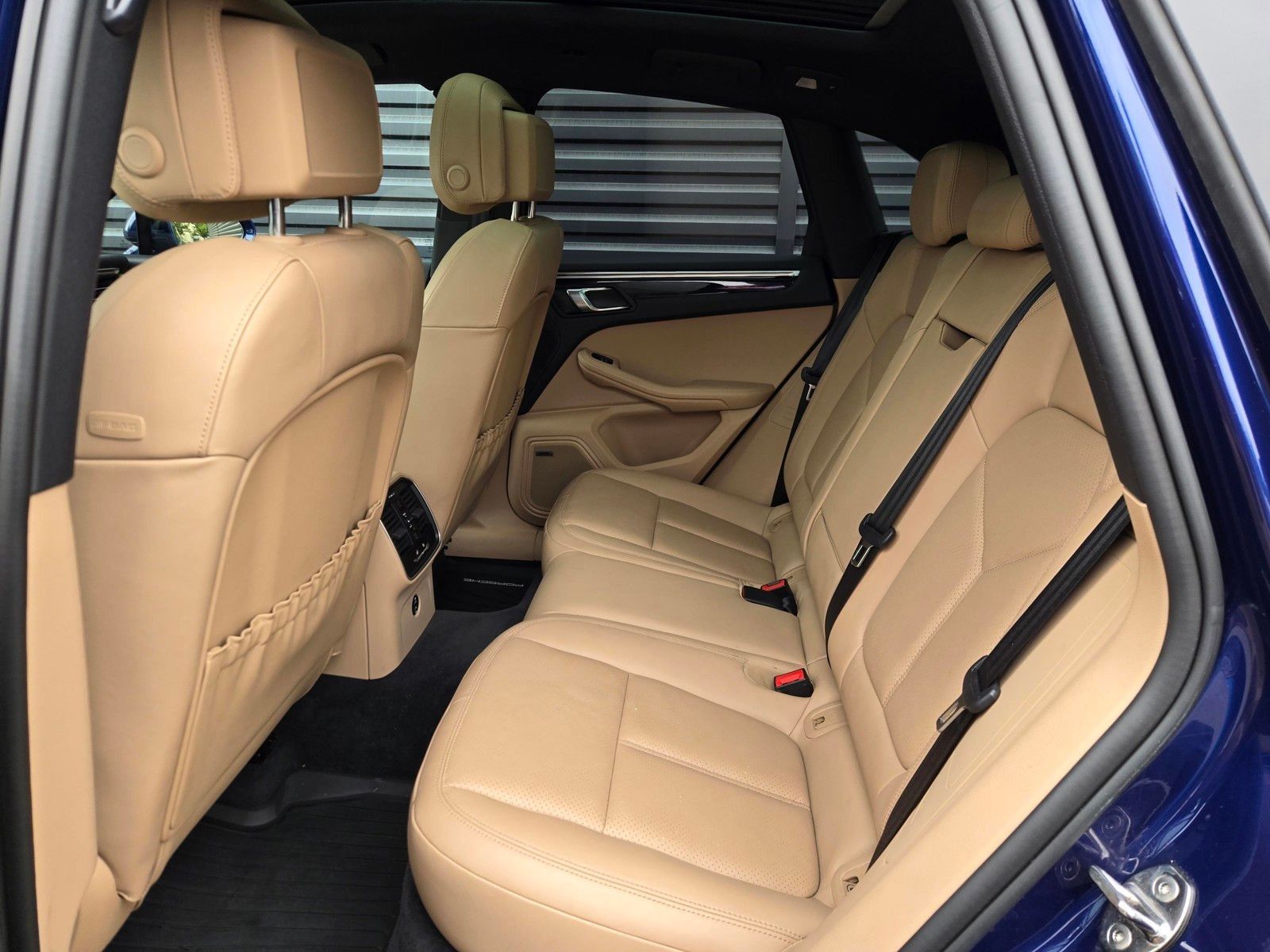 2024 Porsche Macan Base — full photo 18 of 27