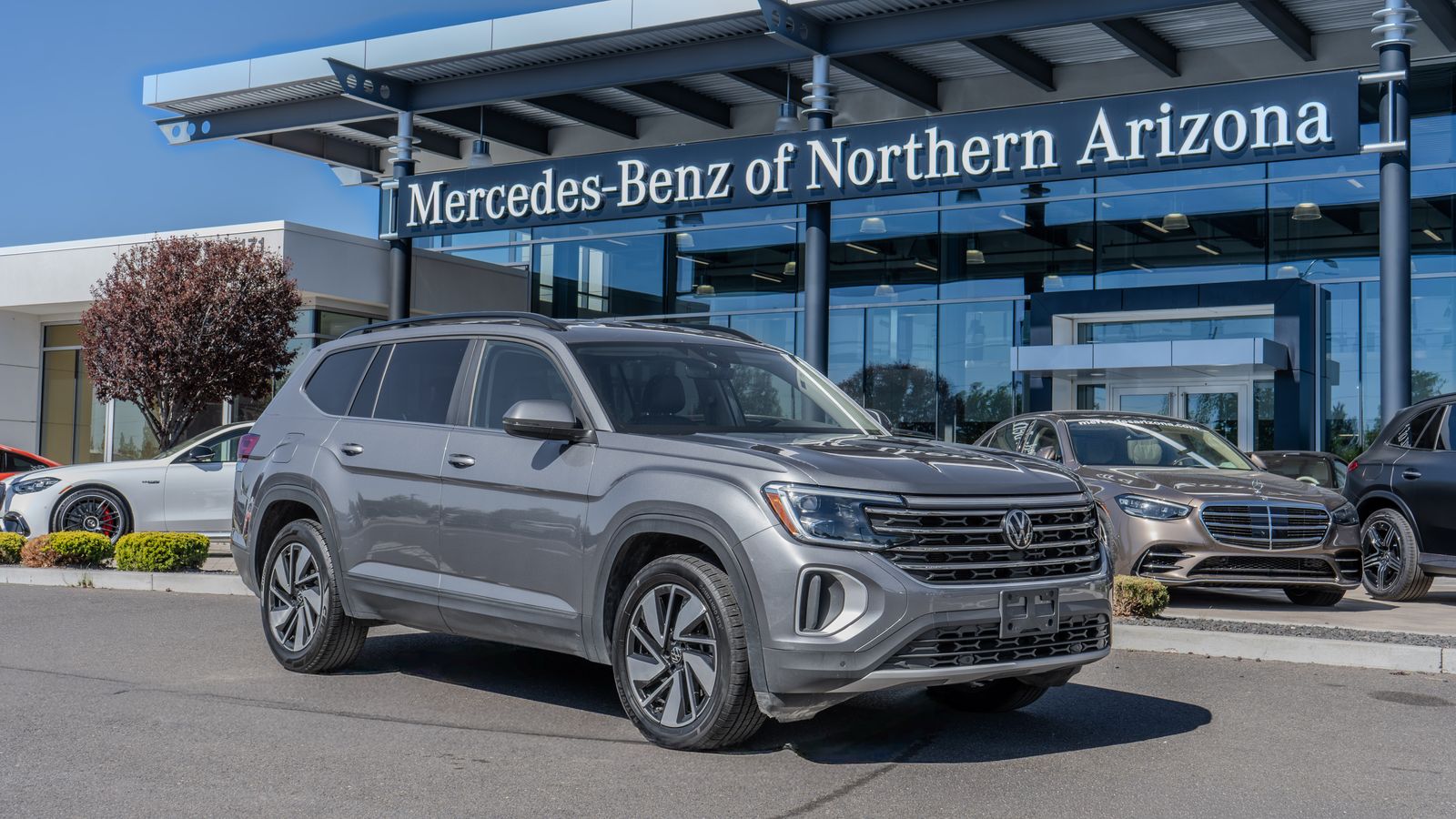 2024 Volkswagen Atlas 2.0T SE w/Technology — full photo 1 of 35