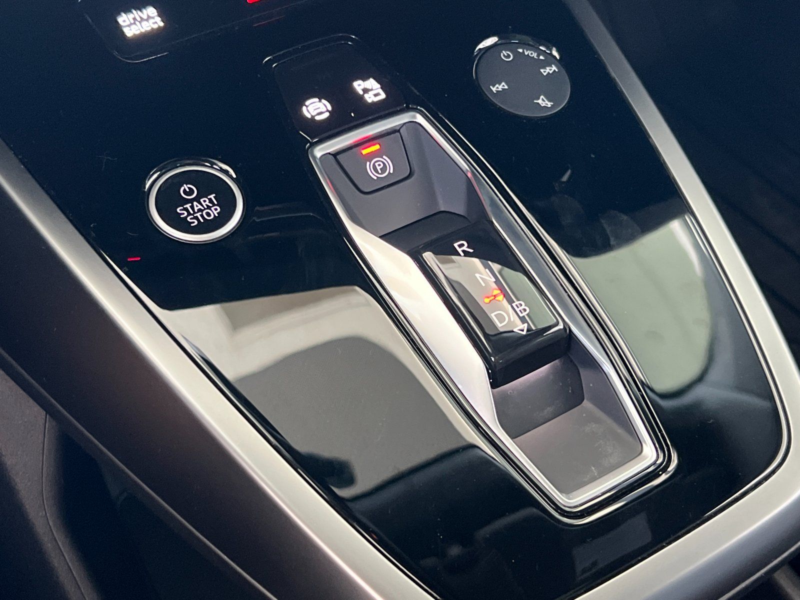 2023 Audi Q4 e-tron Premium Plus — full photo 22 of 29