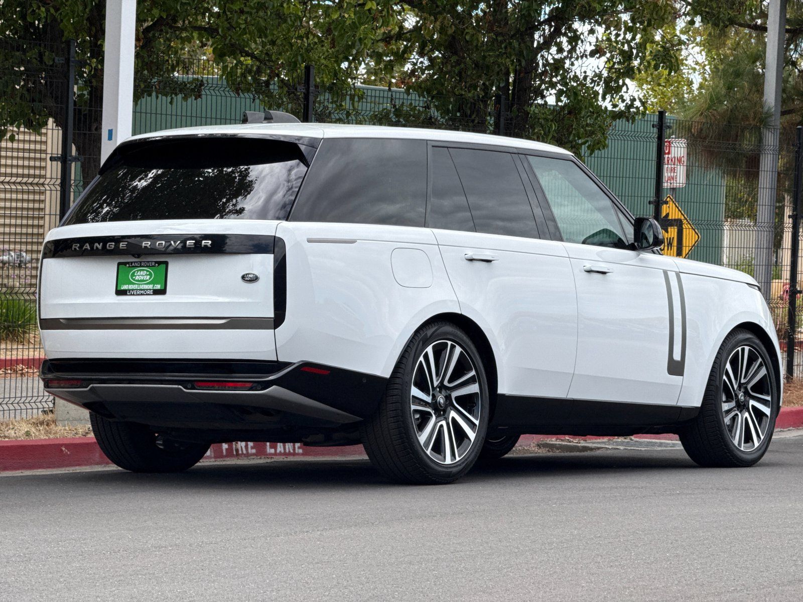 2023 Land Rover Range Rover SE — full photo 6 of 30