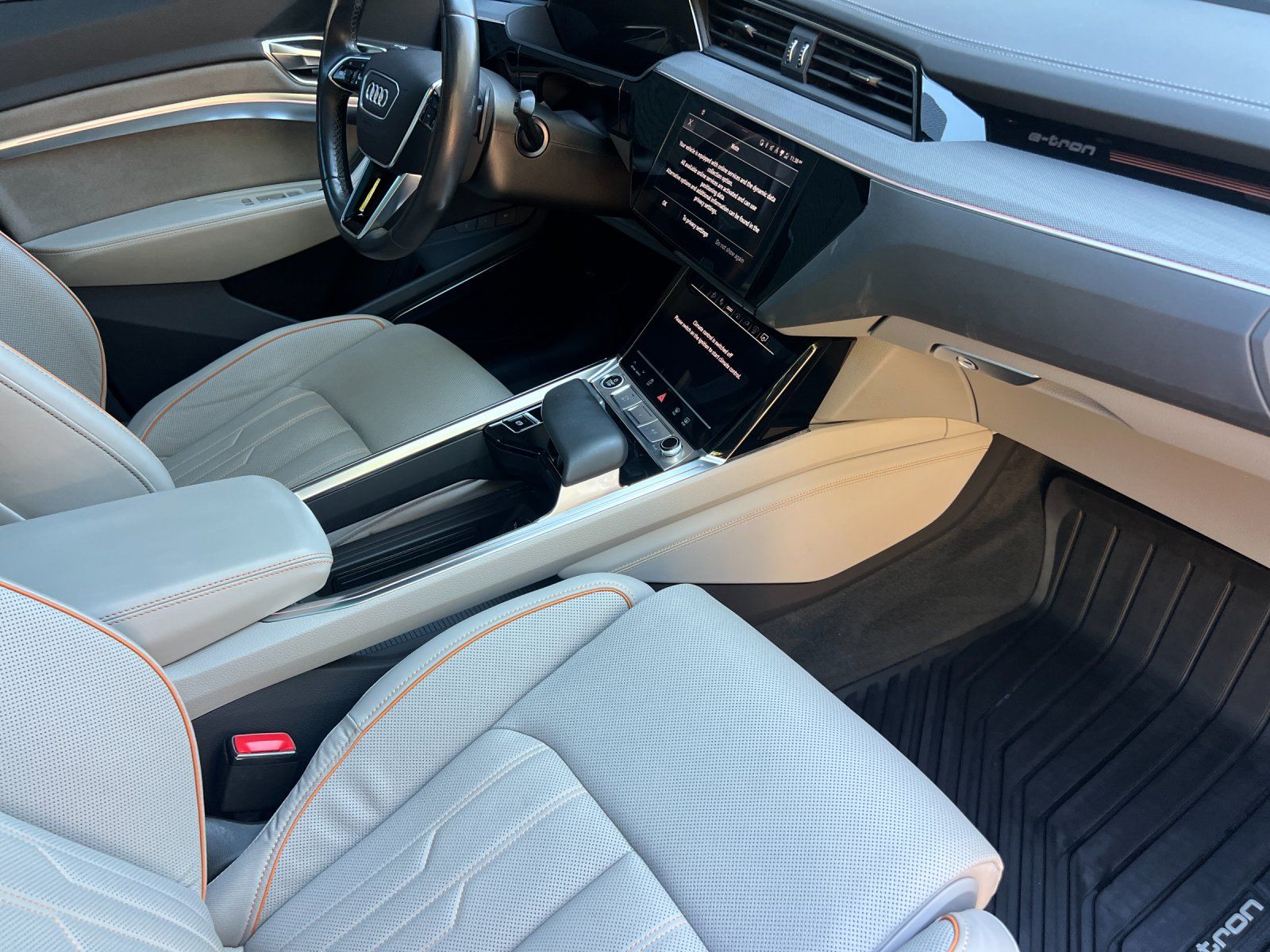 2024 Audi Q8 Sportback e-tron Prestige — foto completa 15 de 28