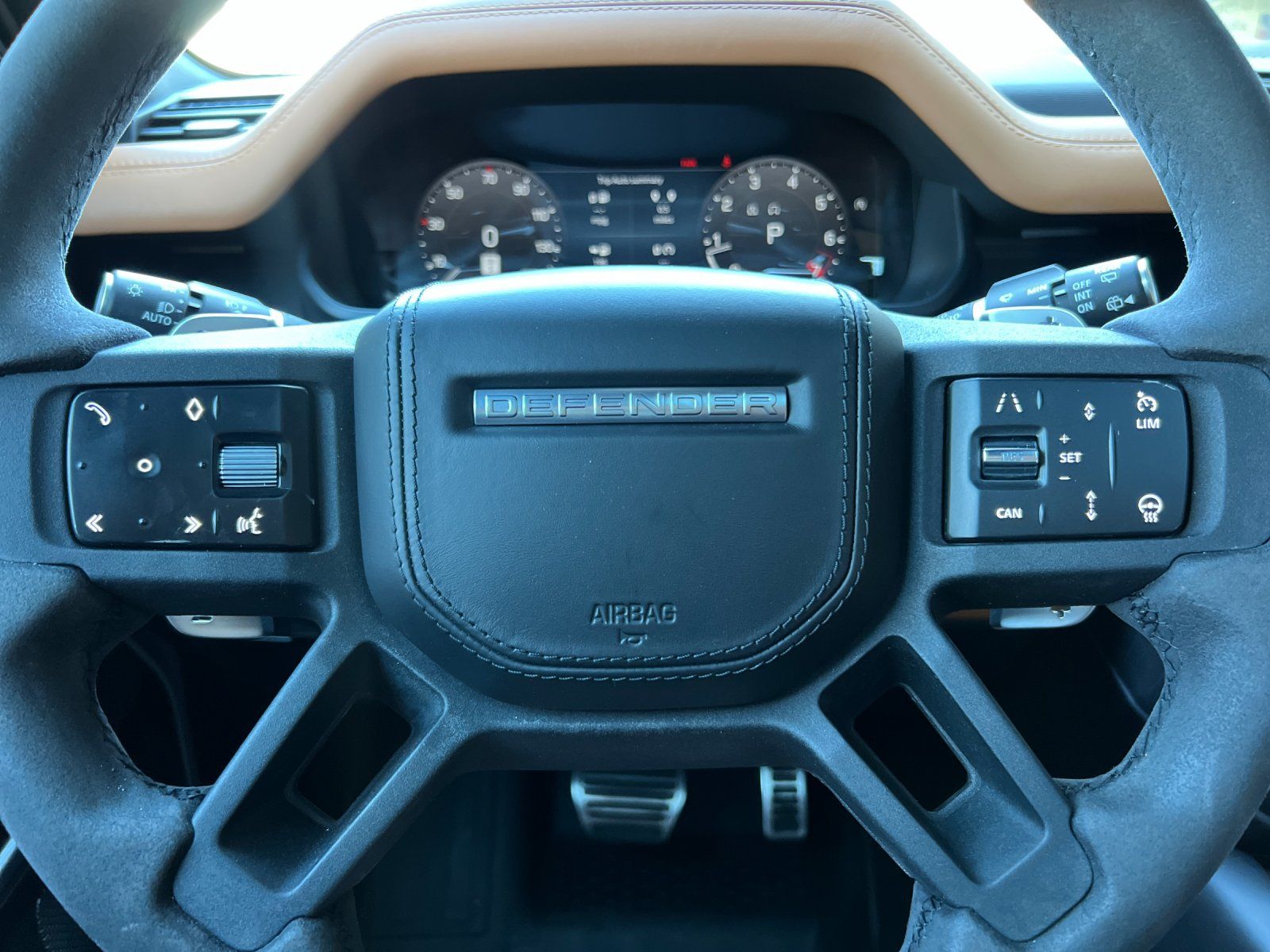 2023 Land Rover Defender 110 — foto completa 23 de 28