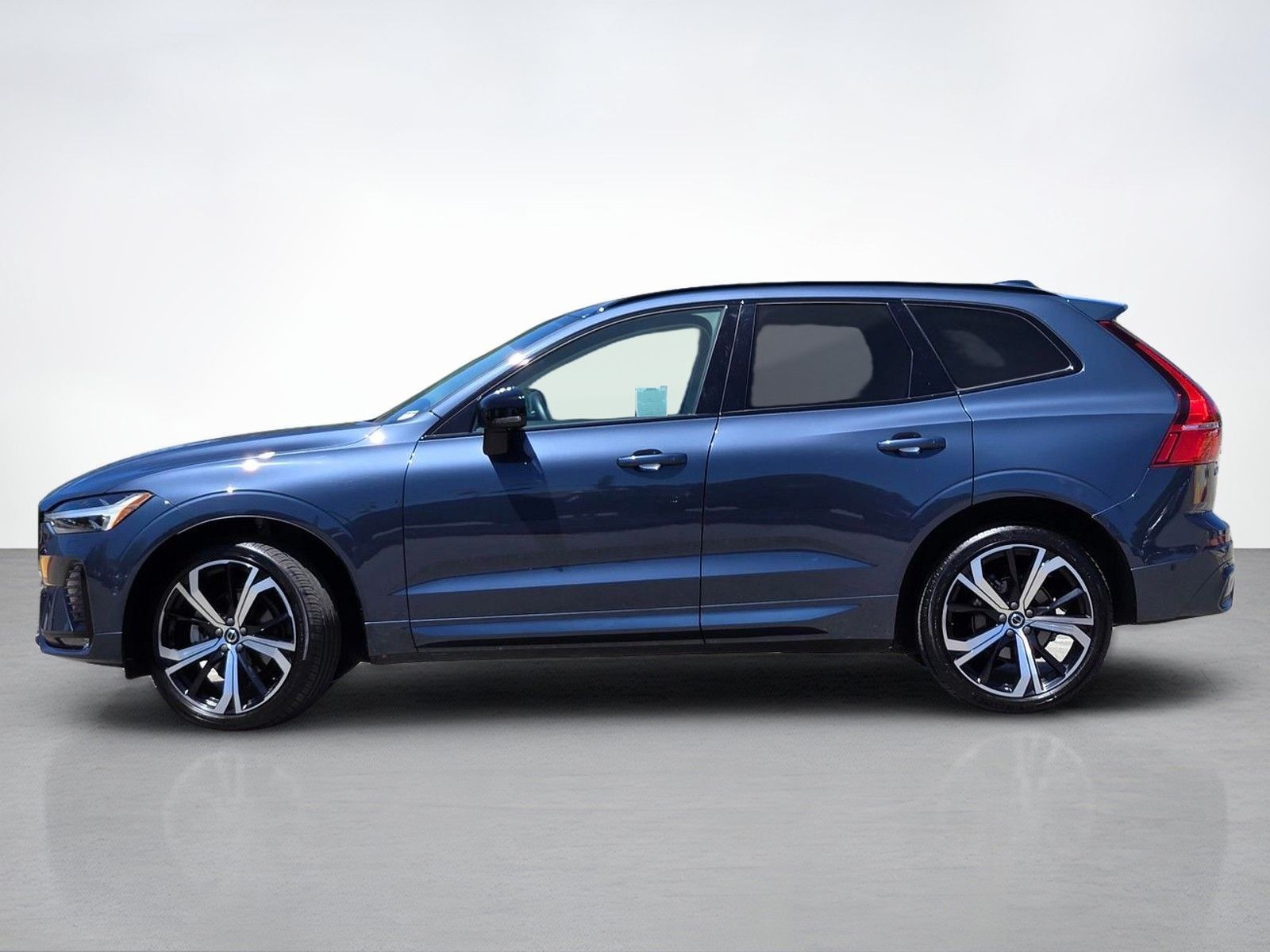 2023 Volvo XC60 B5 Ultimate Dark Theme — foto completa 3 de 45