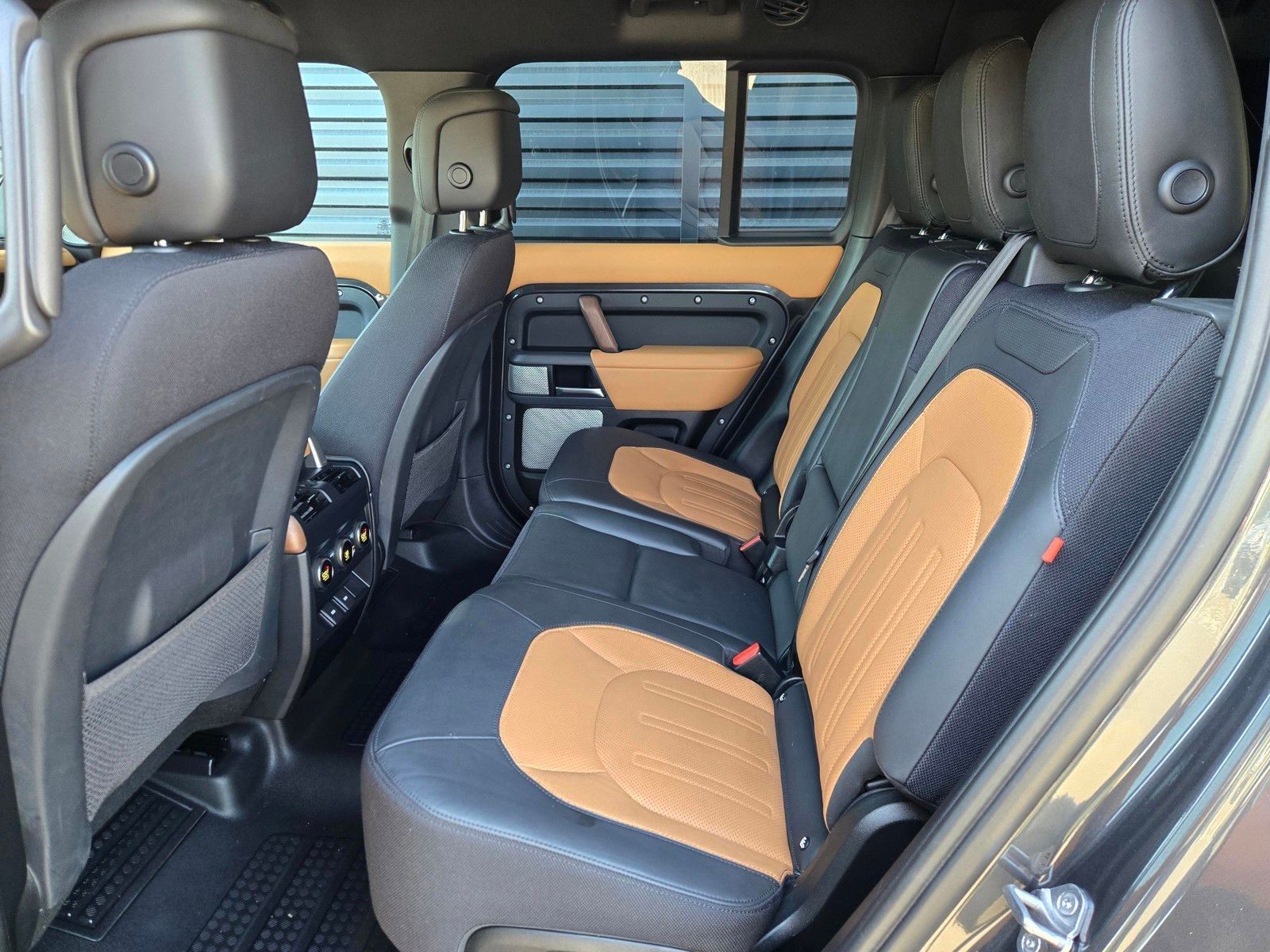 2023 Land Rover Defender 130 X — full photo 10 of 45