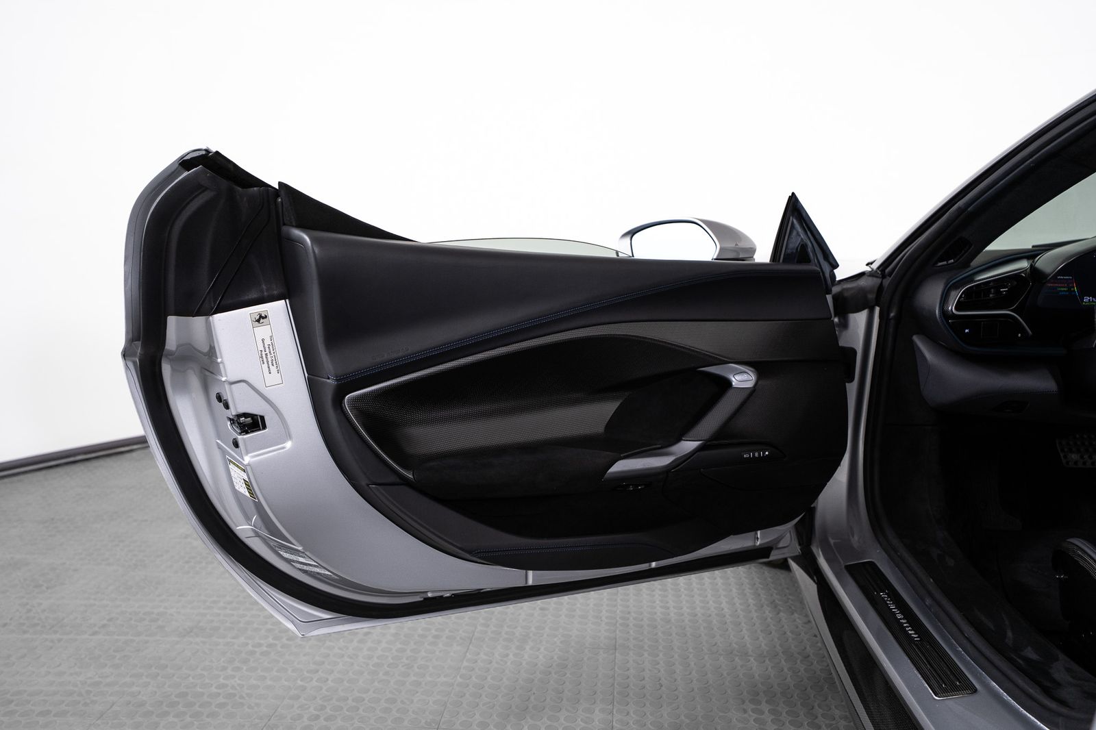 2023 Ferrari 296 GTS — full photo 18 of 51