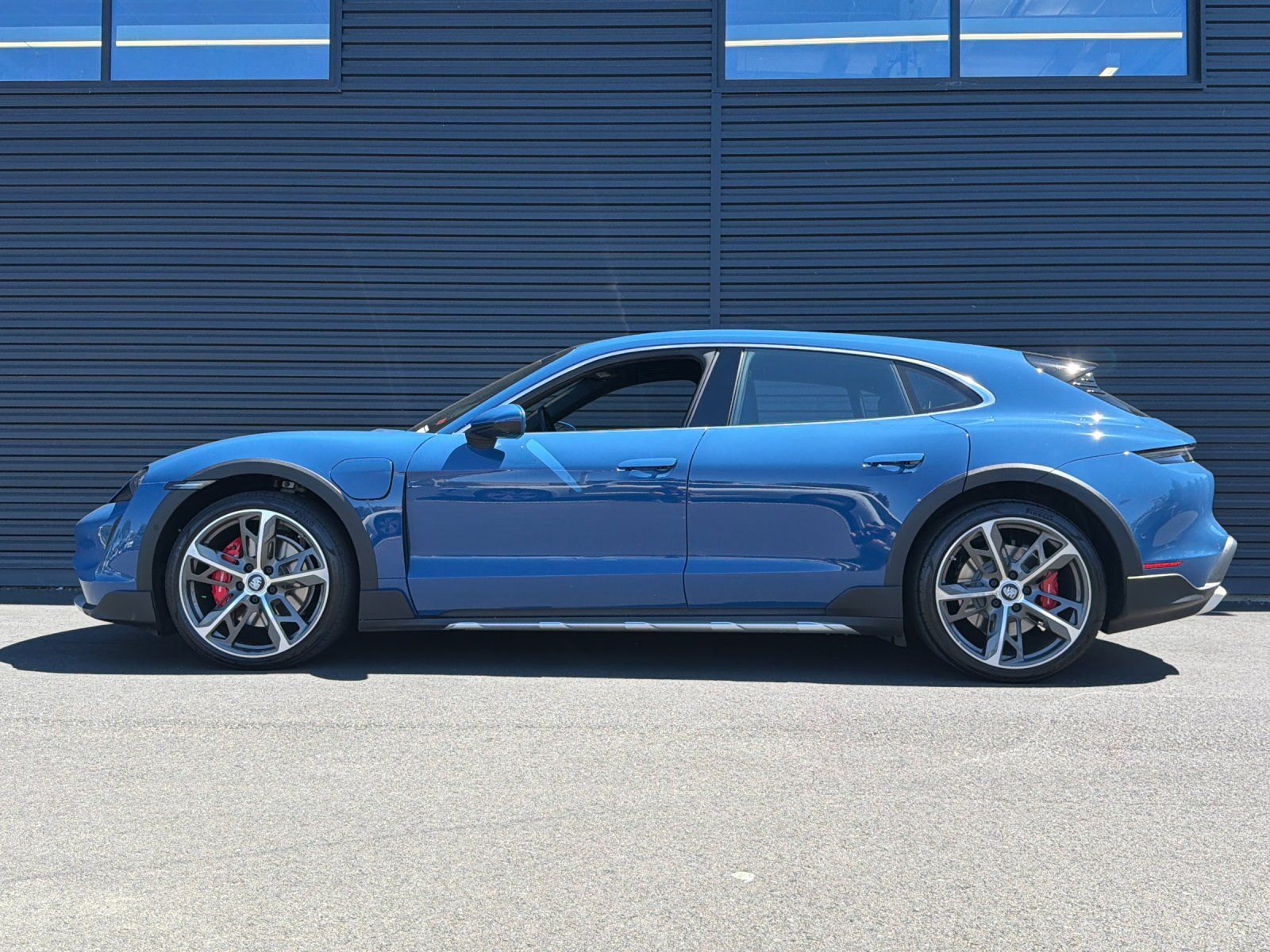 2022 Porsche Taycan Cross Turismo 4S — full photo 3 of 29