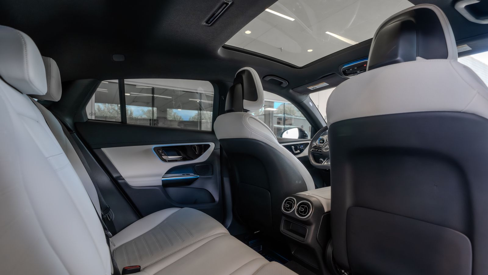 2024 Mercedes-Benz GLC GLC 300 Coupe — foto completa 28 de 35