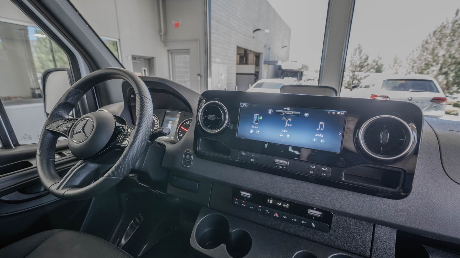 2025 Mercedes-Benz Sprinter 2500 Passenger 170 WB — full photo 19 of 35