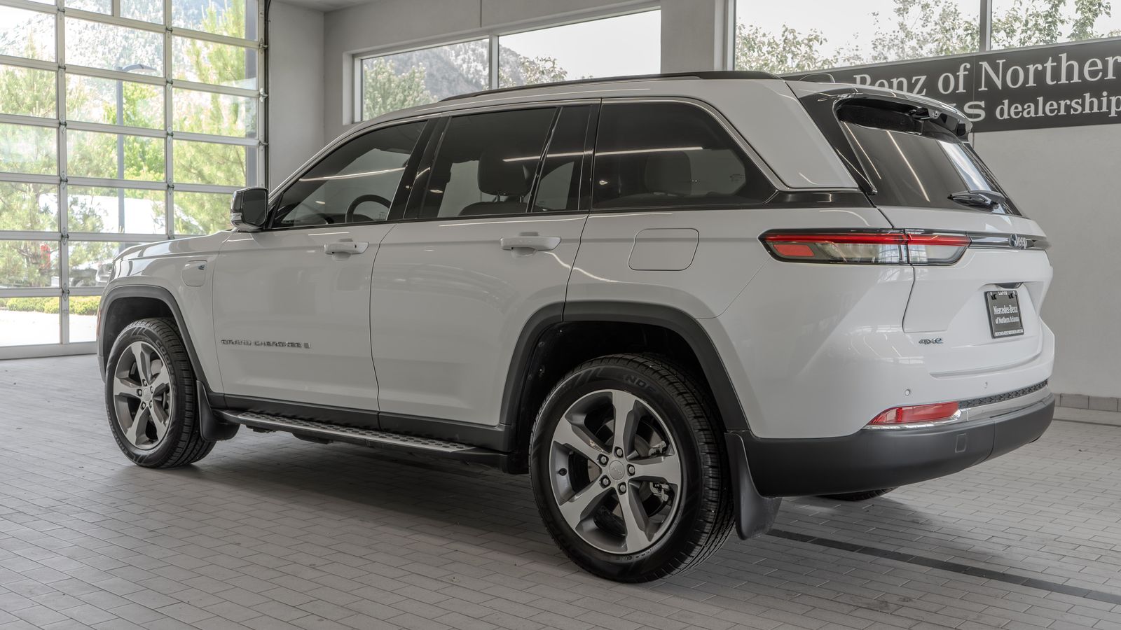 2023 Jeep Grand Cherokee 4xe — full photo 13 of 34