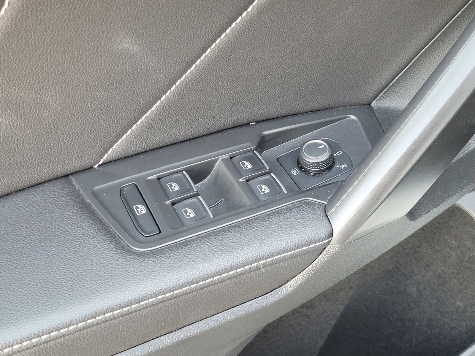 2024 Volkswagen Tiguan 2.0T SE — foto completa 18 de 45