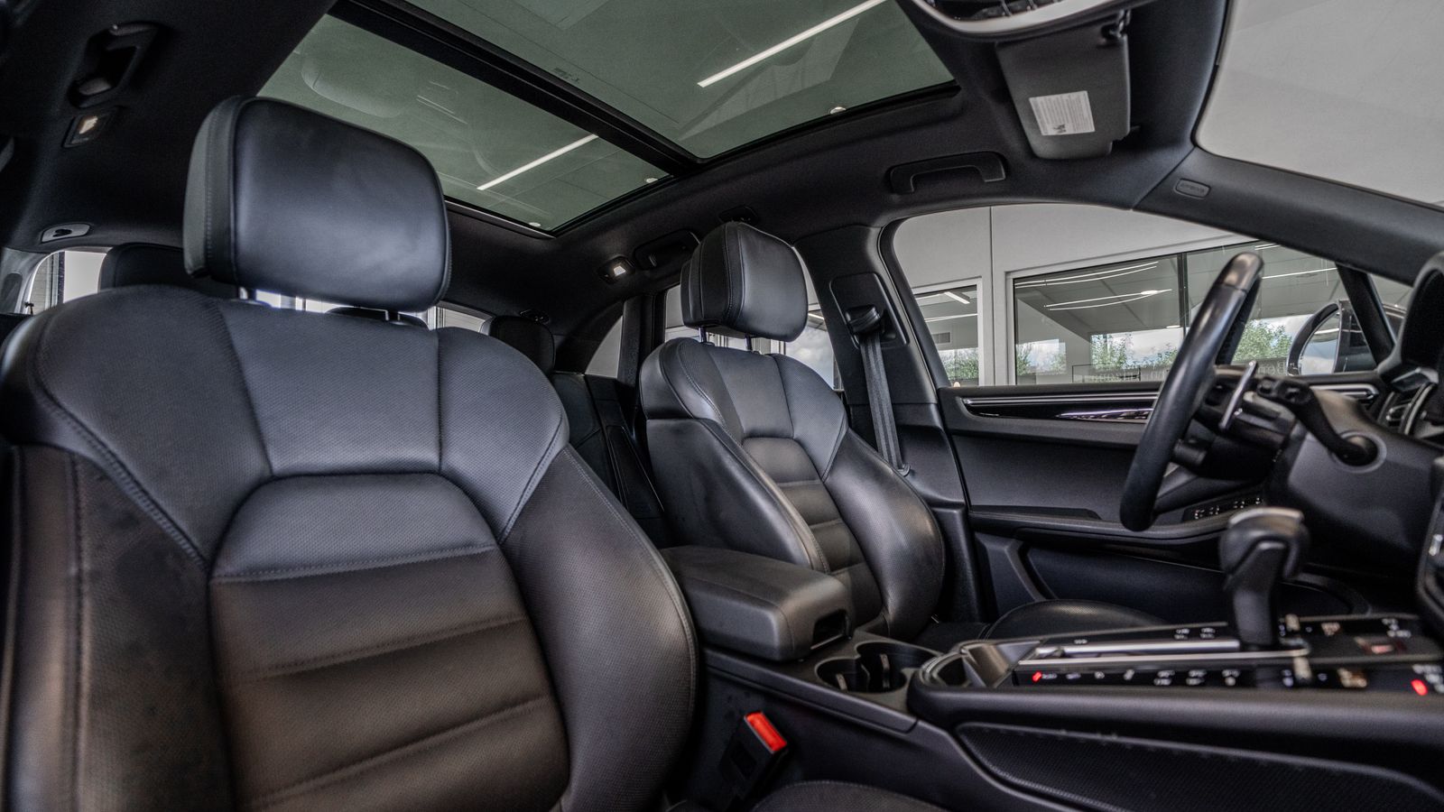 2023 Porsche Macan Base — foto completa 32 de 35