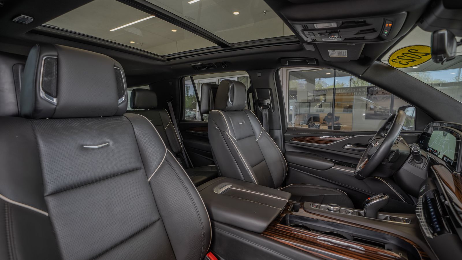2023 Cadillac Escalade Premium Luxury — full photo 32 of 35