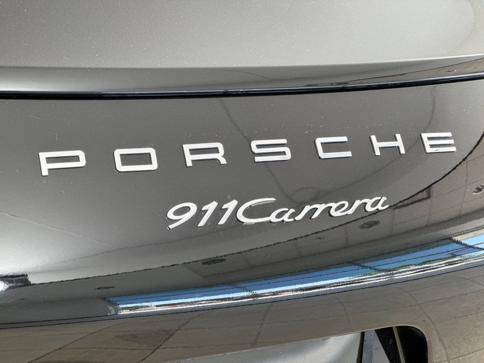 2017 Porsche 911 Carrera — full photo 27 of 28