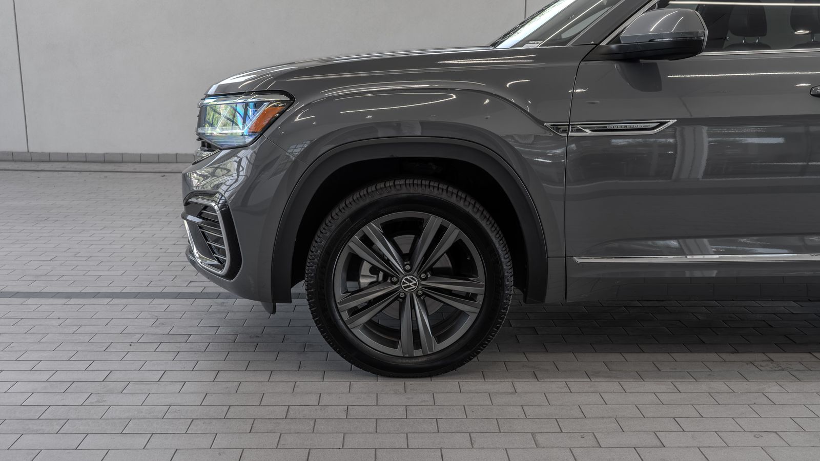 2022 Volkswagen Atlas Cross Sport 3.6L V6 SEL R-Line — foto completa 4 de 34