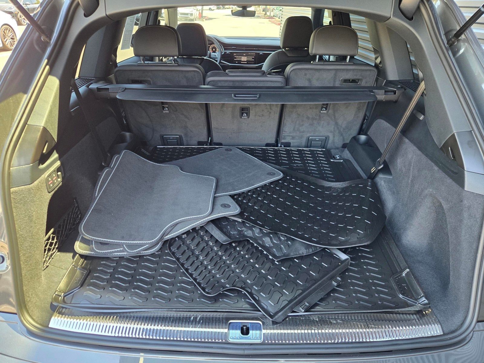 2025 Audi Q7 55 Premium Plus — full photo 27 of 45