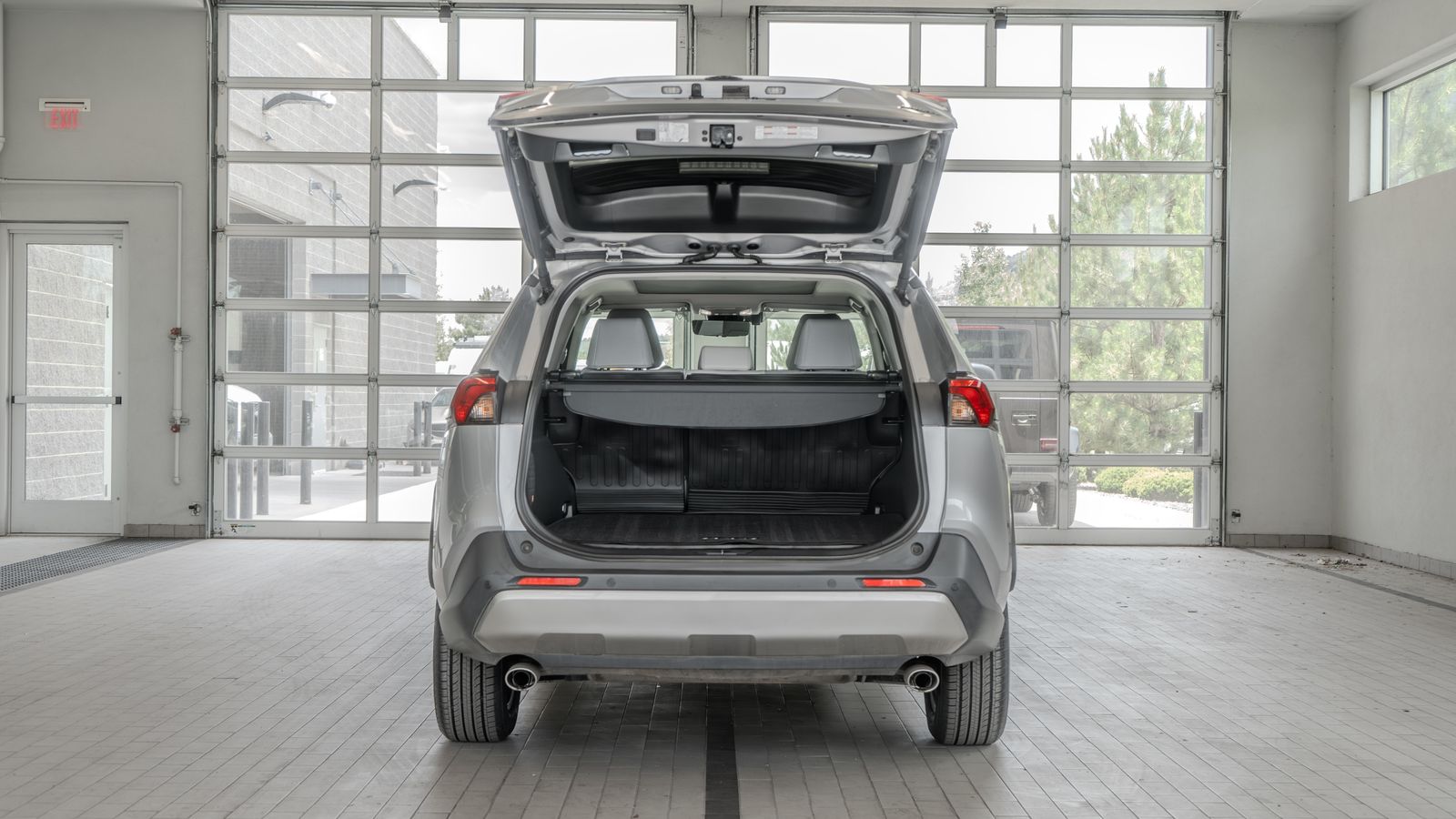 2024 Toyota RAV4 Hybrid Limited — full photo 16 of 35