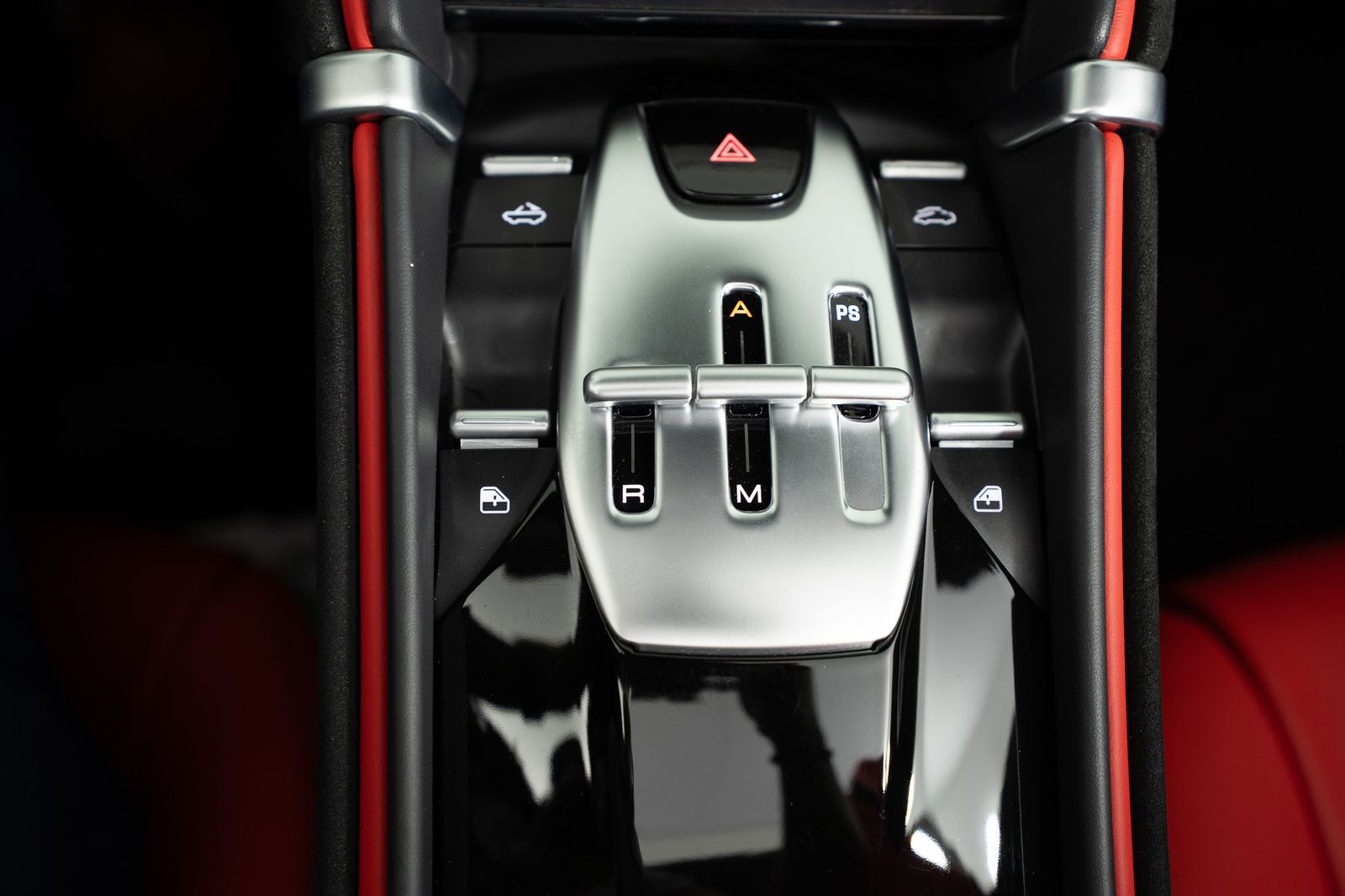 2025 Ferrari Roma Spider — full photo 32 of 41
