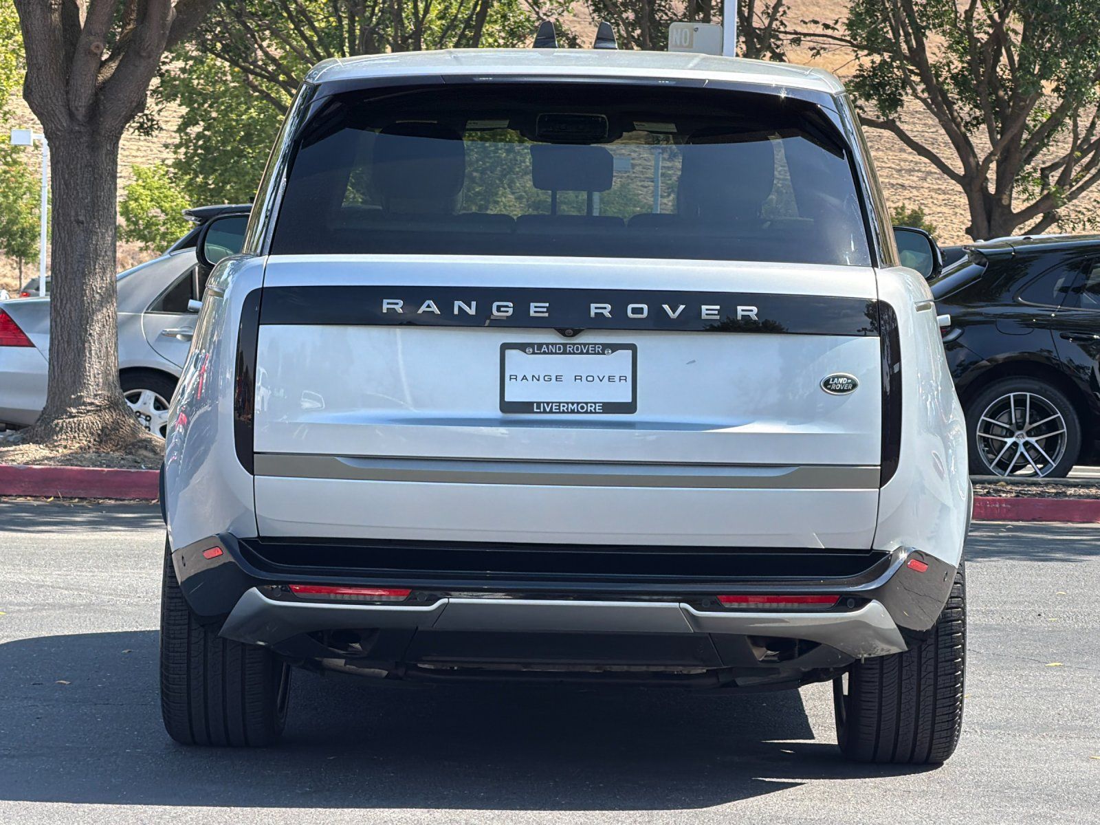 2023 Land Rover Range Rover SE — full photo 4 of 28