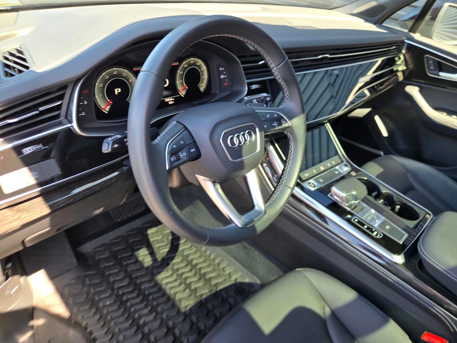 2025 Audi Q7 55 Premium Plus — full photo 18 of 45