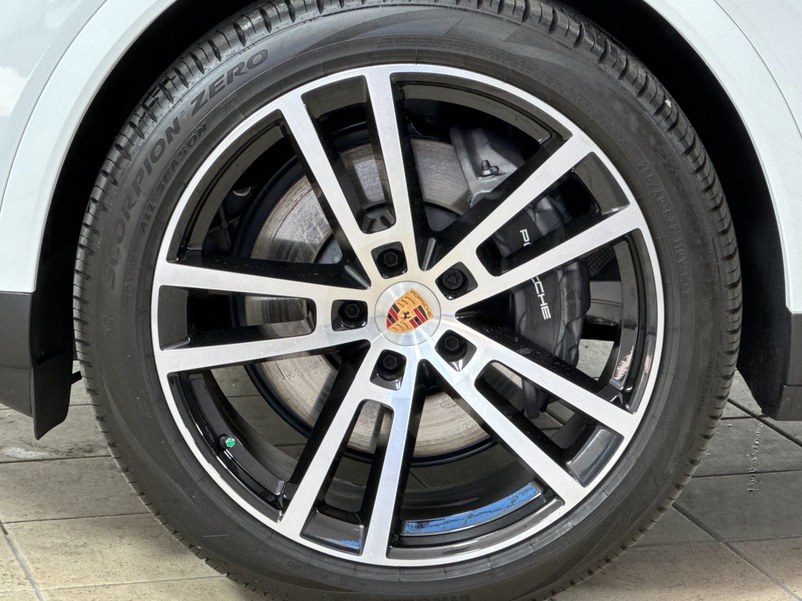 2026 Porsche Cayenne Coupe Base — full photo 27 of 30