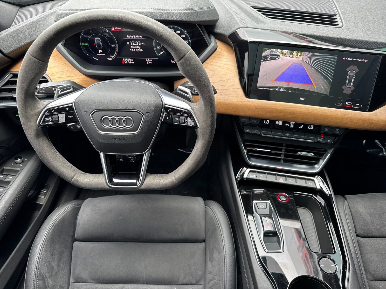 2023 Audi e-tron GT Premium Plus — full photo 13 of 27