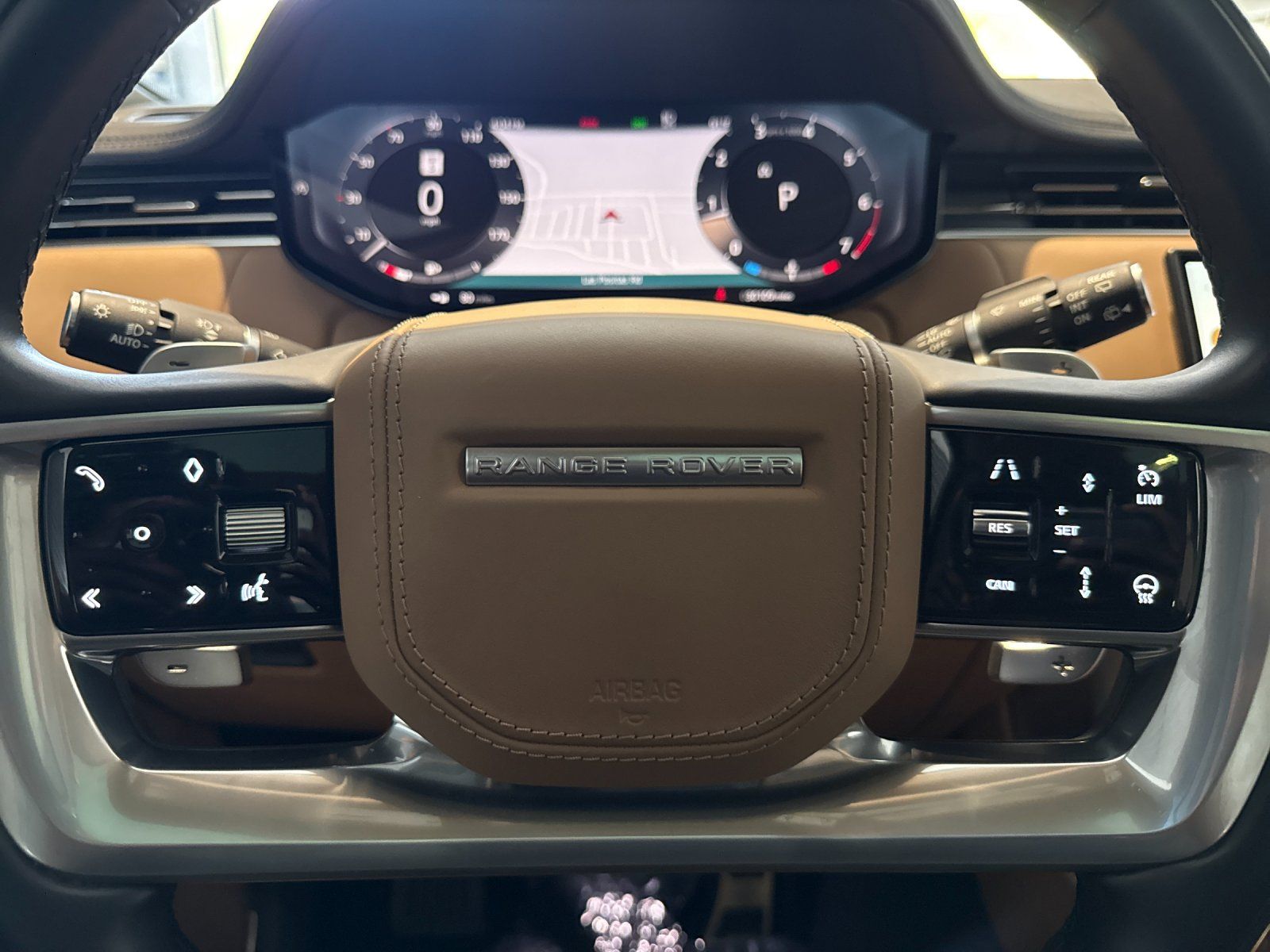 2023 Land Rover Range Rover SE — full photo 23 of 29