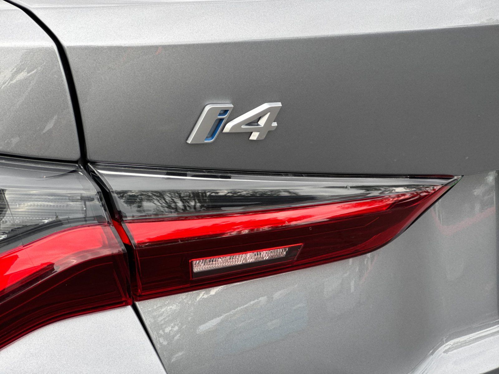 2025 BMW i4 eDrive40 — full photo 25 of 28