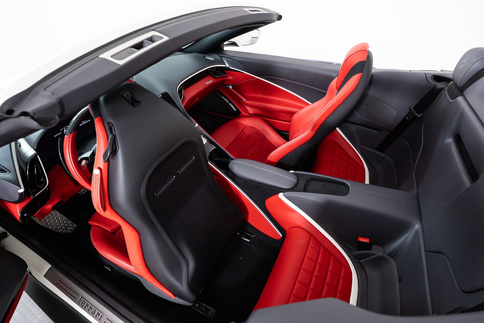 2025 Ferrari Roma Spider — full photo 30 of 51