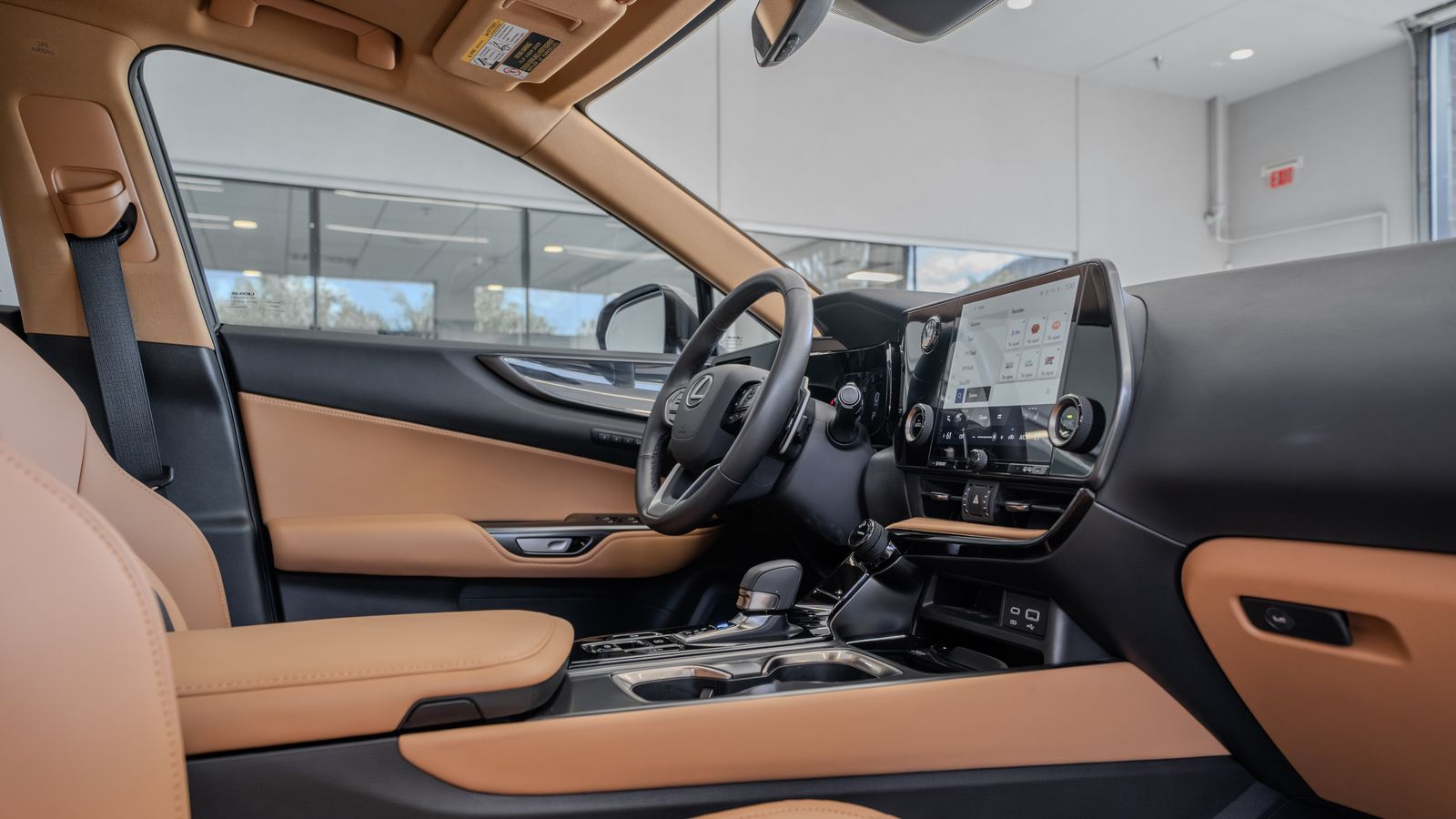 2025 Lexus NX 250 Premium — full photo 17 of 33