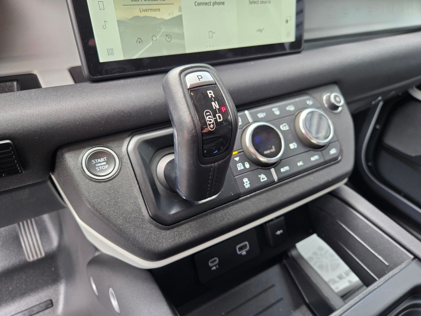 2020 Land Rover Defender 110 SE — full photo 22 of 45