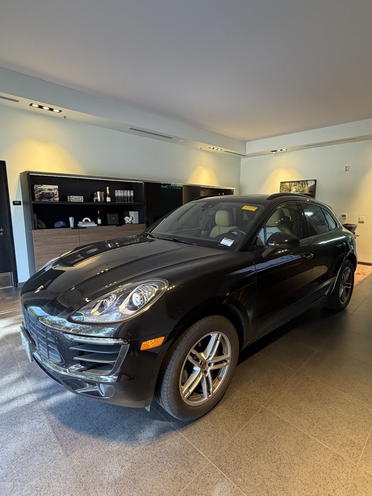 2018 Porsche Macan Base — full photo 3 of 7
