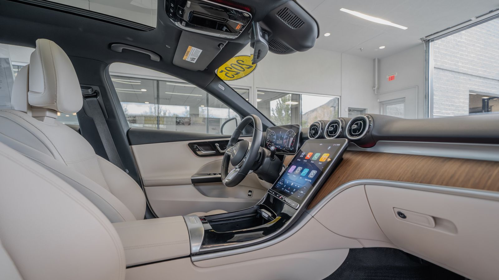 2025 Mercedes-Benz C-Class C 300 — foto completa 17 de 35