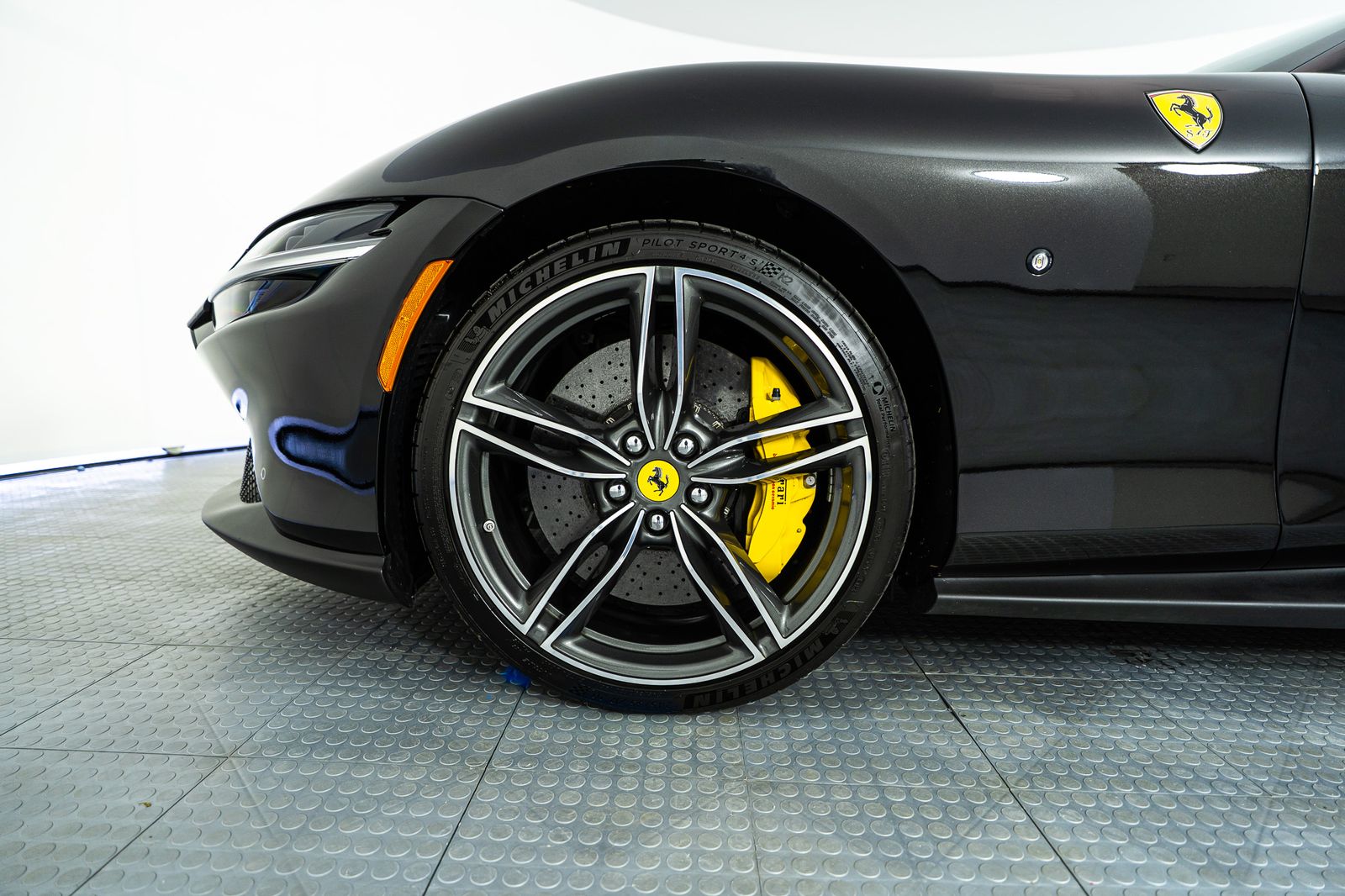 2025 Ferrari Roma Spider — foto completa 7 de 41