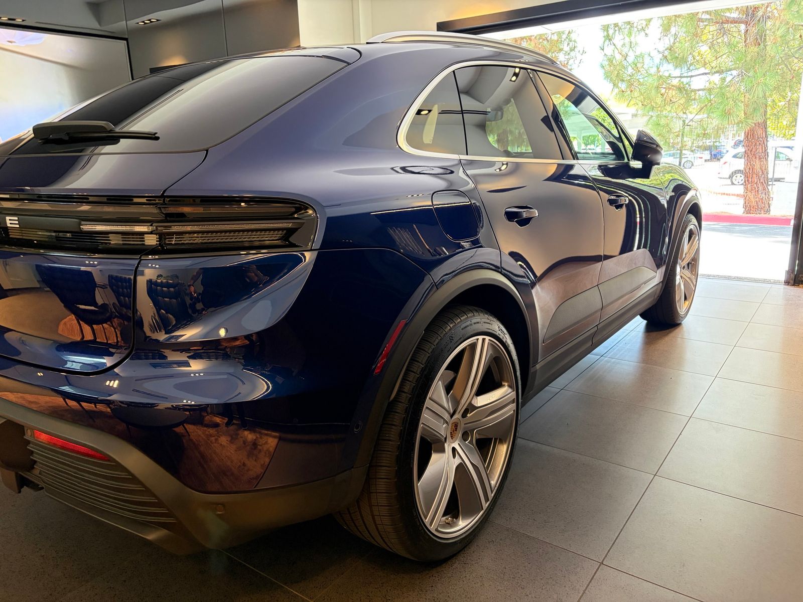 2024 Porsche Macan Electric 4 — full photo 5 of 10