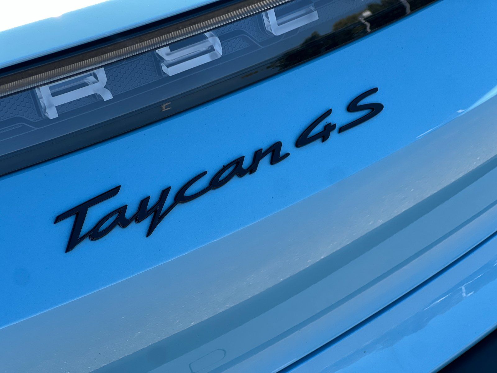 2024 Porsche Taycan 4S — foto completa 28 de 29