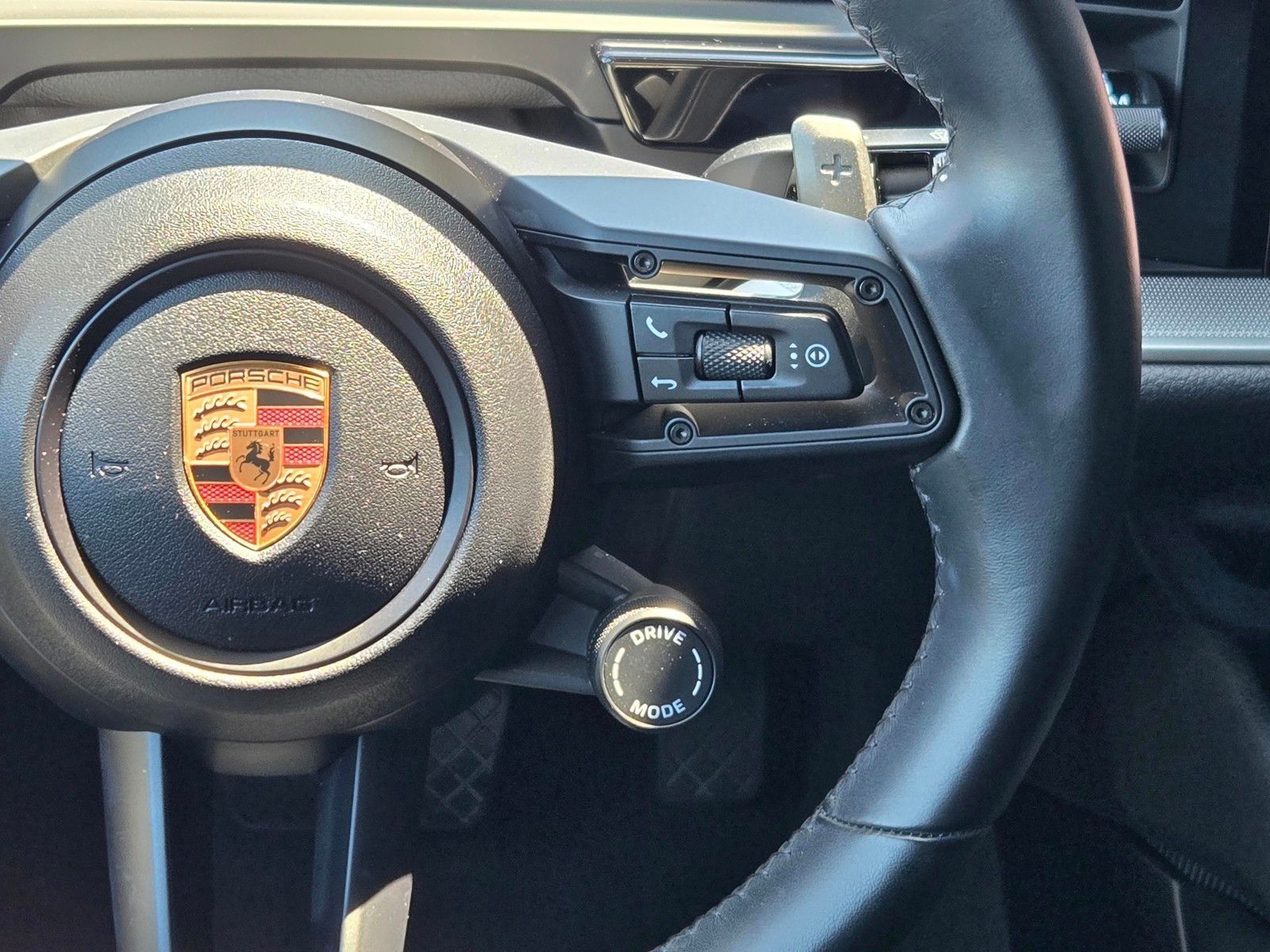 2025 Porsche Cayenne Base — full photo 16 of 45