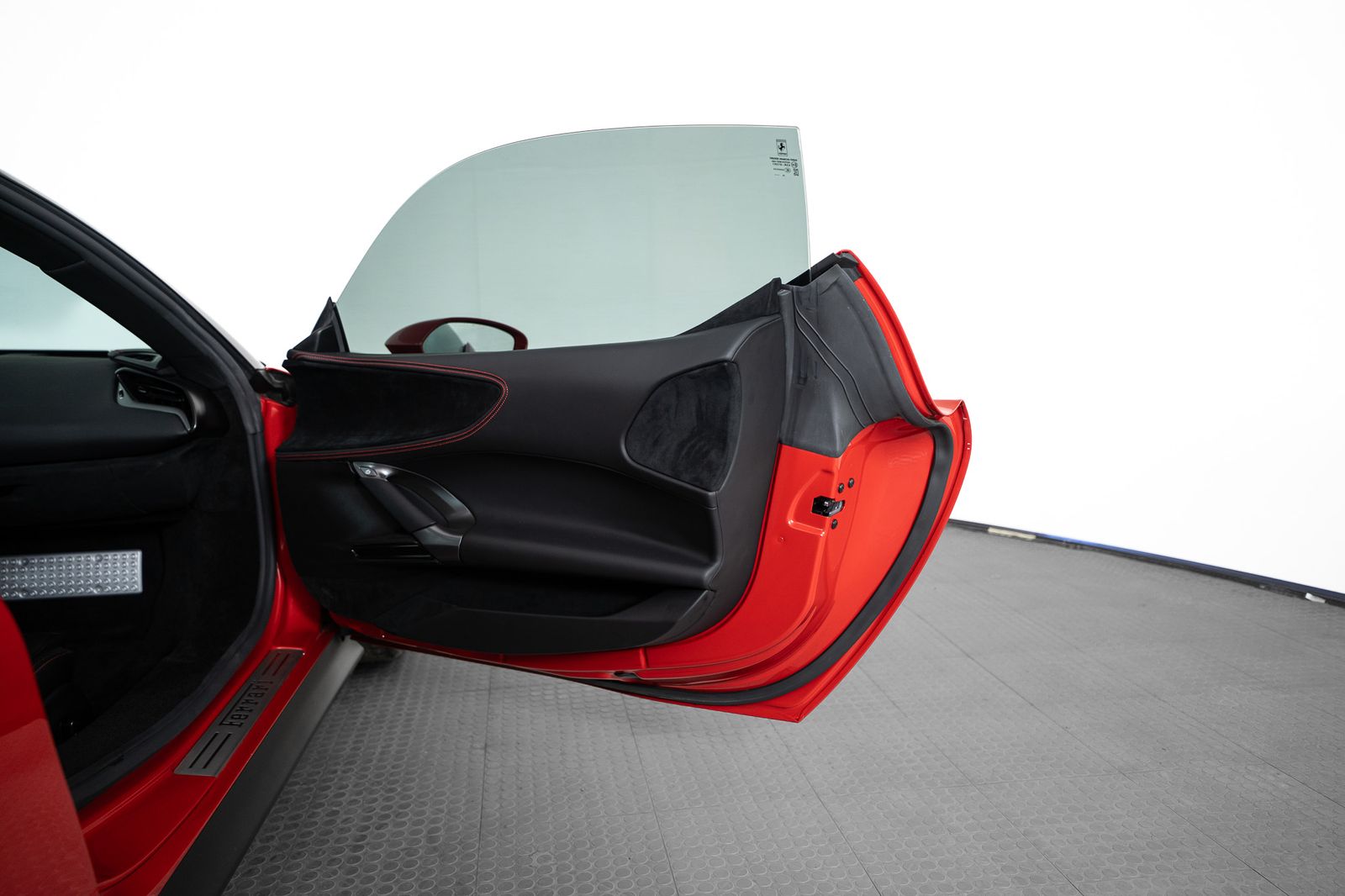 2021 Ferrari SF90 Stradale — full photo 18 of 38