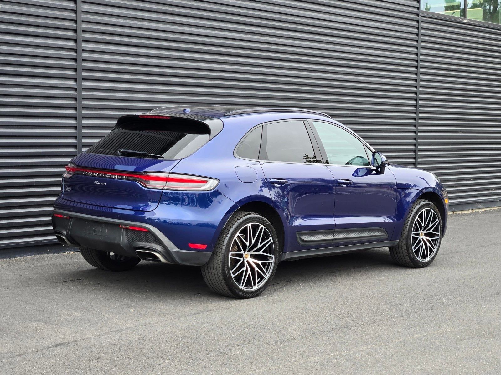 2024 Porsche Macan Base — full photo 7 of 27