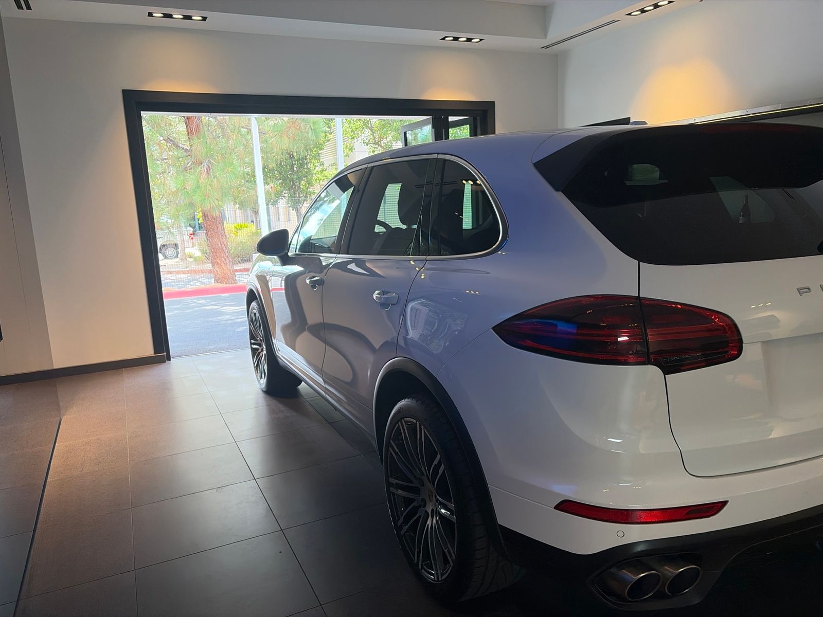 2016 Porsche Cayenne S — full photo 6 of 10