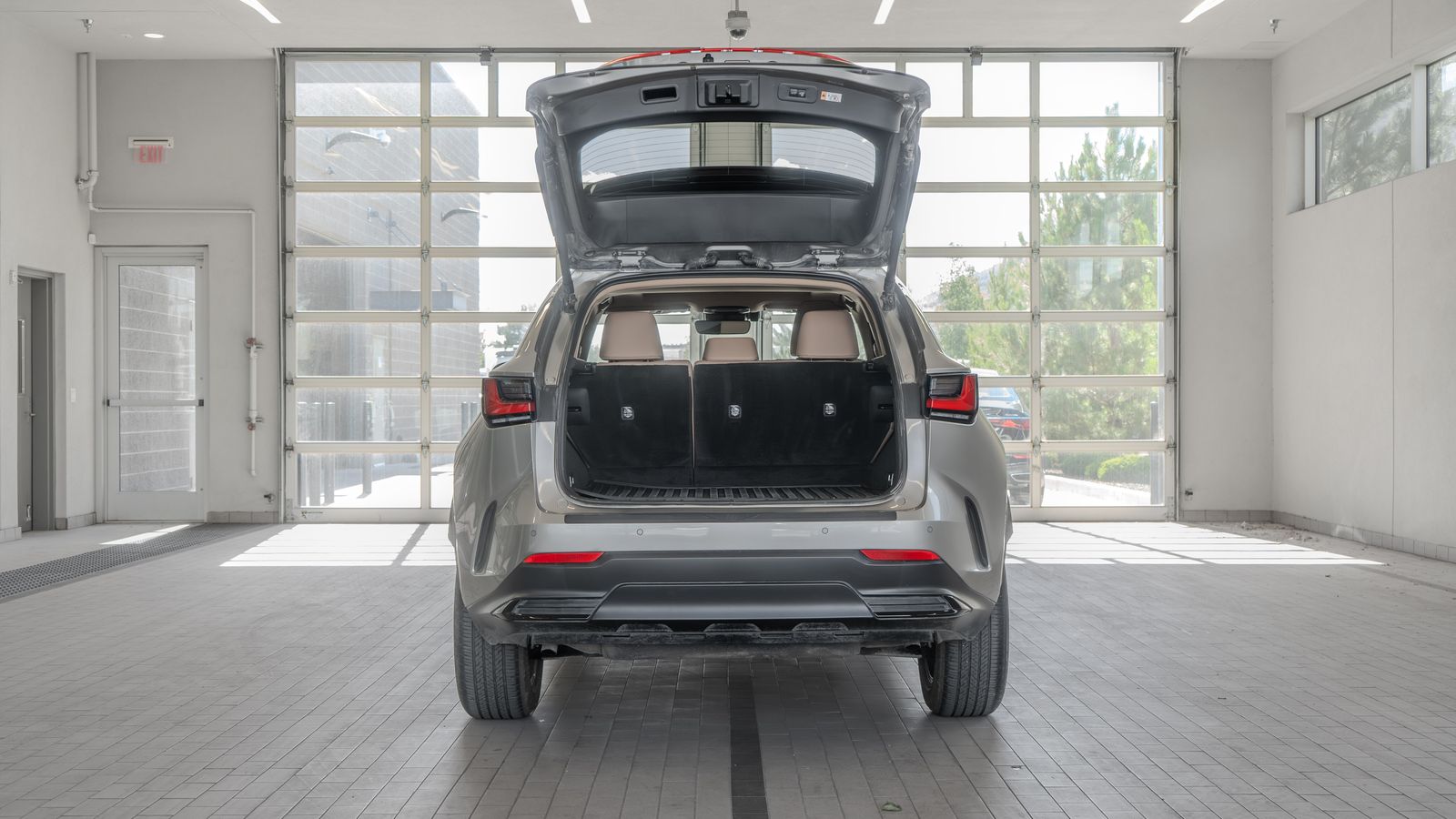 2025 Lexus NX 250 Premium — full photo 15 of 33
