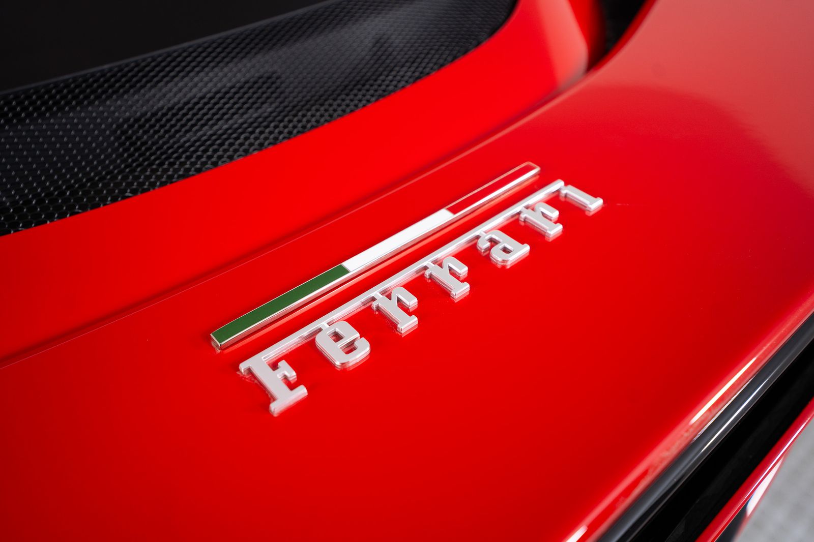 2025 Ferrari 296 GTB — foto completa 20 de 51