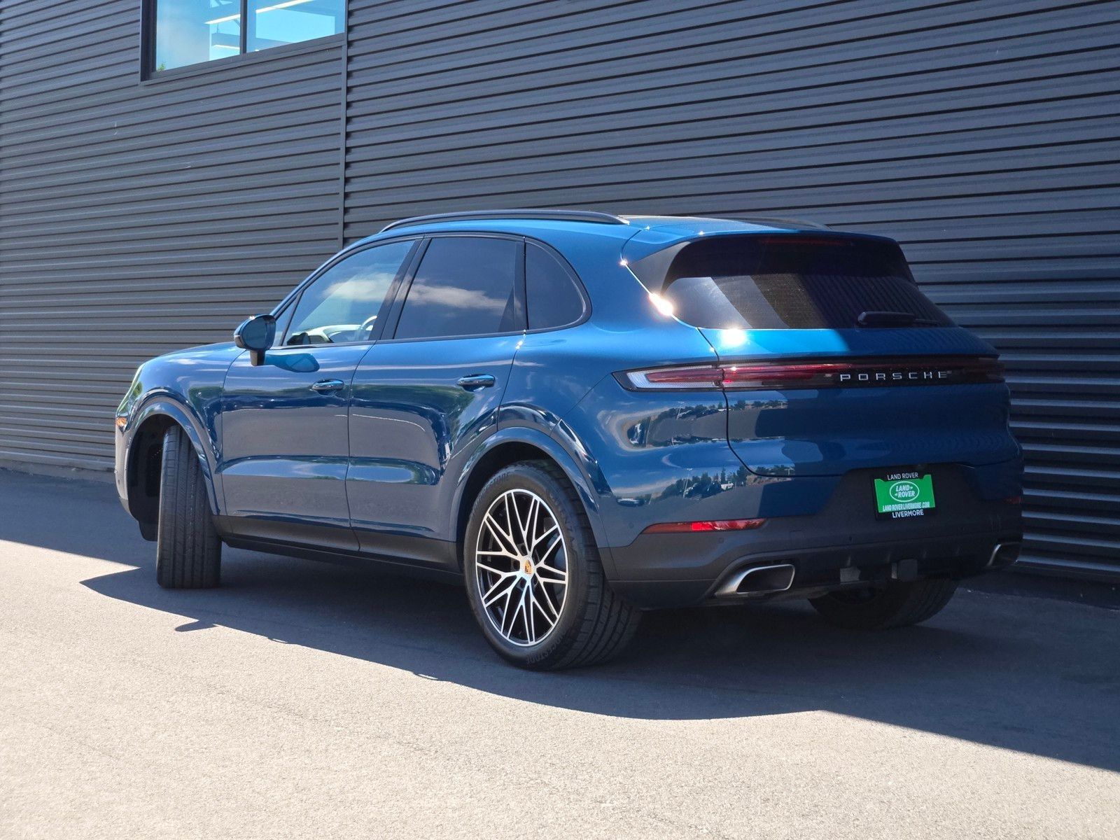 2025 Porsche Cayenne Base — full photo 4 of 45