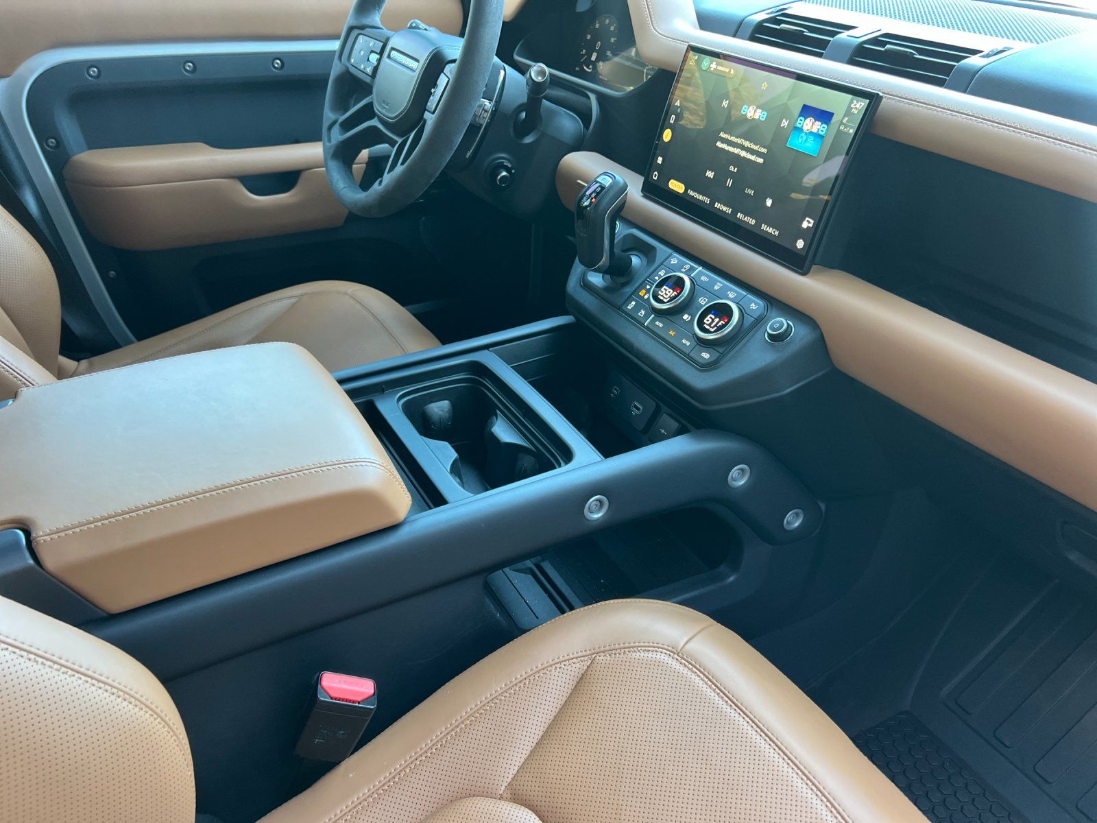 2023 Land Rover Defender 110 — foto completa 16 de 28