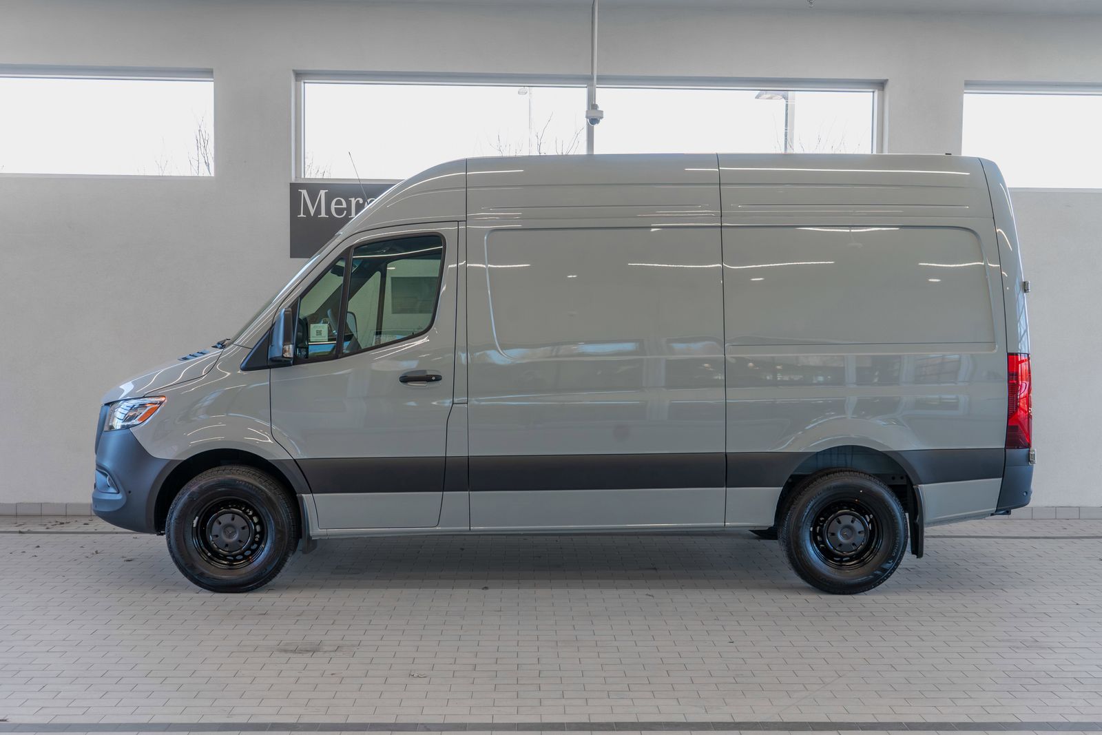 2025 Mercedes-Benz Sprinter 2500 Cargo 144 WB — foto completa 2 de 34